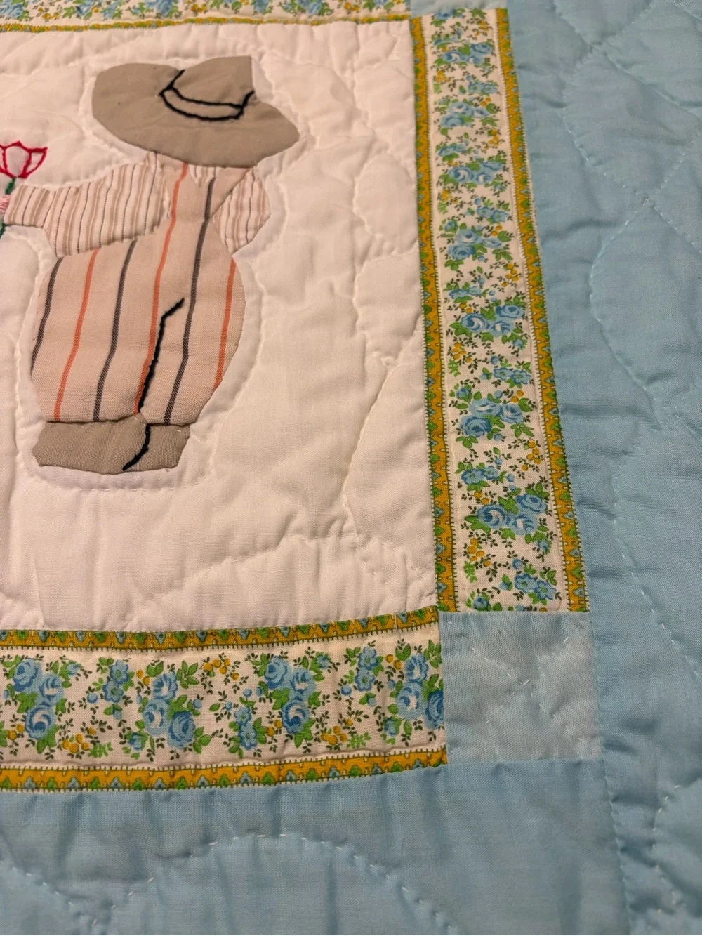 Vintage 1960s 1970s Handmade Applique Quilt 41x61 Sunbonnet Figures Blue